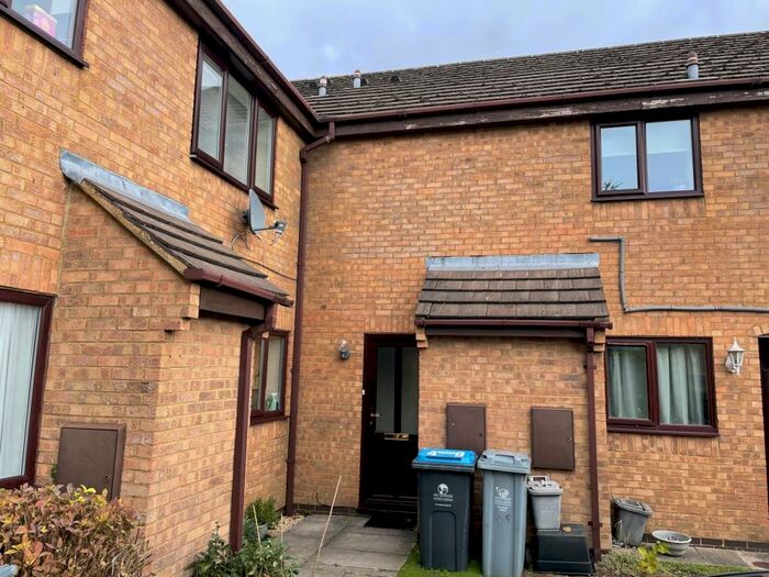 2 Bedroom Flat To Rent In Hollybush Road, Carterton, OX18