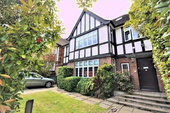 6 Bedroom Detached House To Rent In Sherwood Road, Hendon, NW4