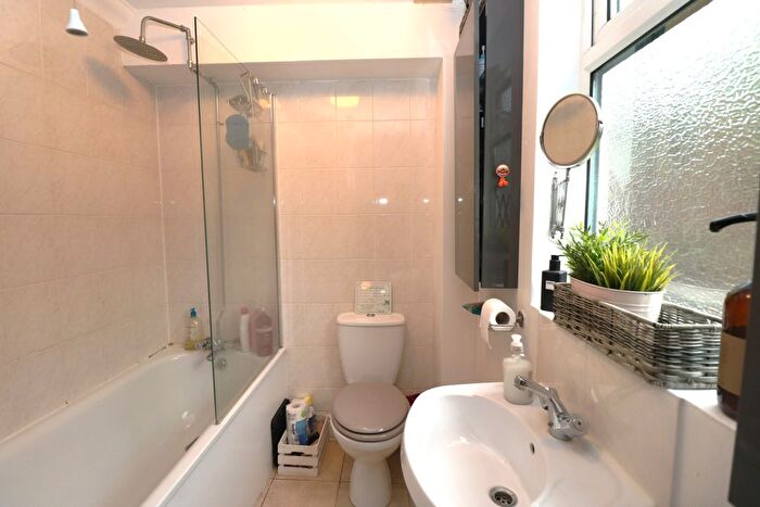 1 Bedroom Flat To Rent In Garden Flat In Islington, N5