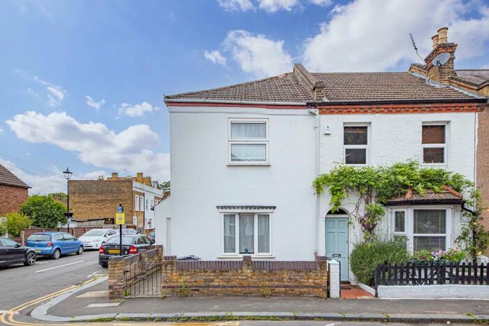 3 Bedroom Property To Rent In Algar Road, Isleworth, TW7