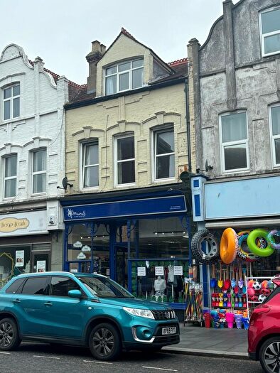 3 Bedroom Flat To Rent In Connaught Avenue, Frinton On Sea, CO13