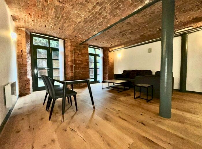 3 Bedroom Flat To Rent In Cambridge Street, Manchester, M1