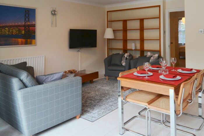 2 Bedroom Flat To Rent In Tachbrook Street, London, SW1V