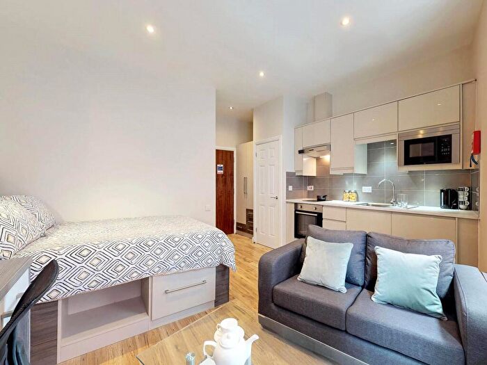 Apartment To Rent In Apt, Eagle House #, M3