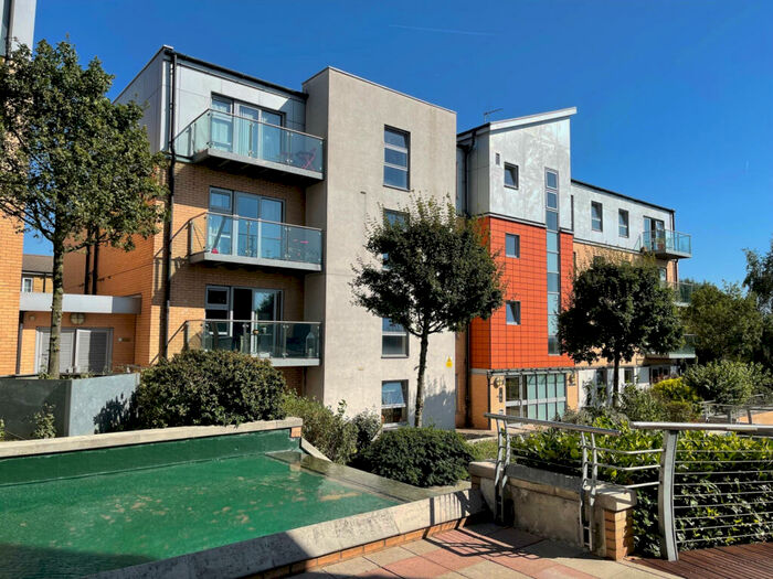 2 Bedroom Flat To Rent In Queen Mary Avenue, E18