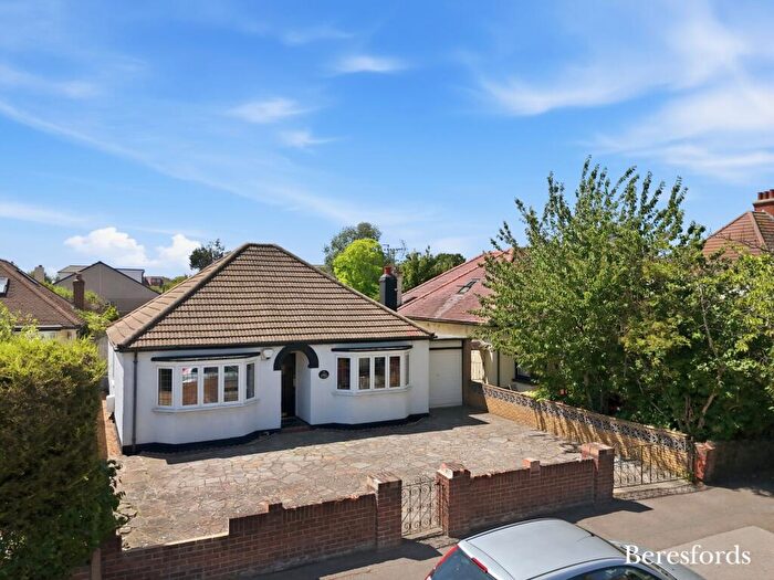 3 Bedroom Bungalow For Sale In Straight Road, Romford, RM3