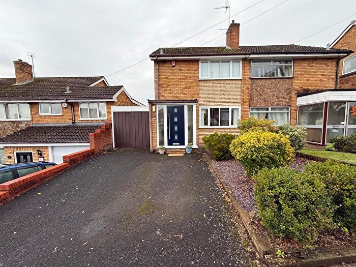 3 Bedroom Semi Detached House For Sale In Meadow Way, Wordsley, DY8