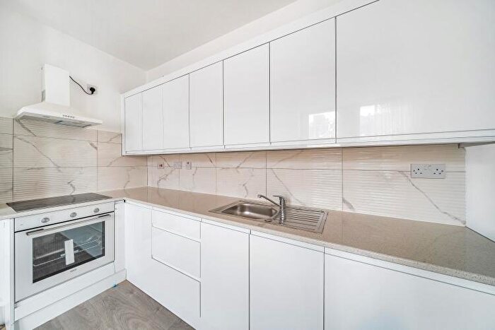 2 Bedroom Apartment To Rent In Broadway Parade London, N8