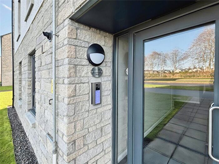 2 Bedroom Flat For Sale In Drummossie Road, Stratton, Inverness, Highland, IV2