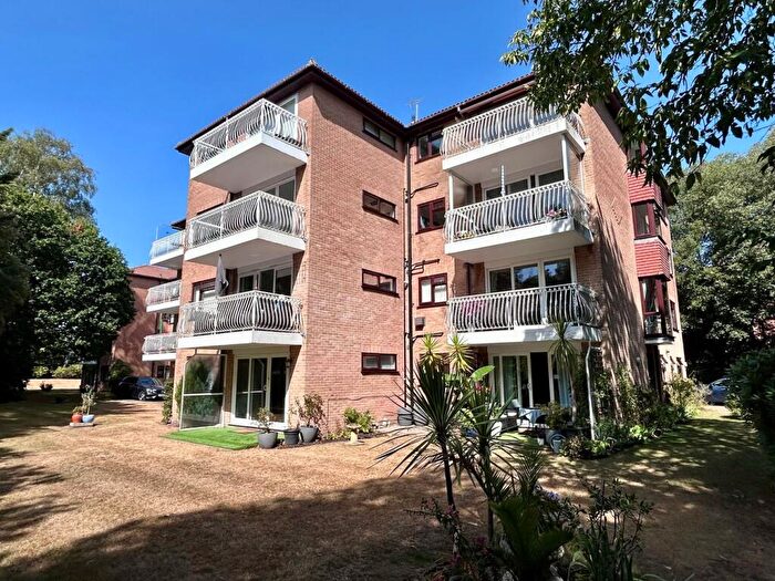 2 Bedroom Apartment For Sale In Chine Crescent Road, Durley Chine, BH2