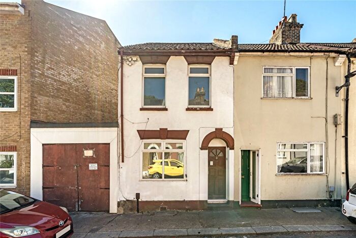 3 Bedroom End Terrace House To Rent In Lester Road, Chatham, Kent, ME4