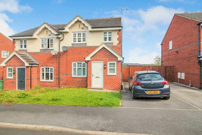 3 Bedroom Semi-Detached House To Rent In Wharfedale Close, Bramley, Leeds, LS12