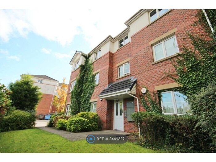 2 Bedroom Flat To Rent In Lever Court, Salford, M7