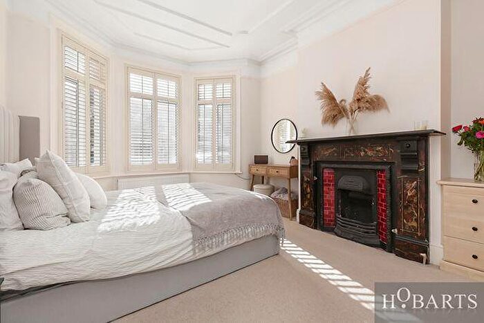 2 Bedroom Flat For Sale In Cornwall Avenue, Alexandra Park, N22