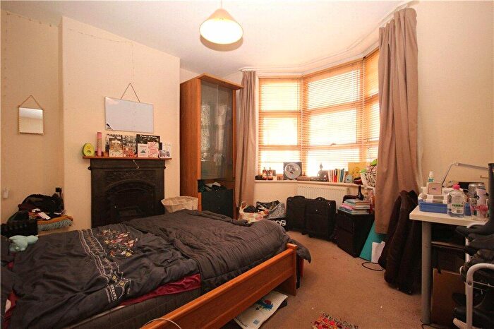 1 Bedroom Flat To Rent In Guildford Park Road, Guildford, Surrey, GU2