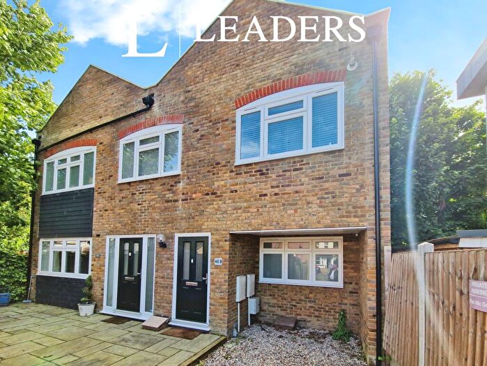 2 Bedroom Flat To Rent In Station Avenue, Southend-on-Sea, Essex, SS2