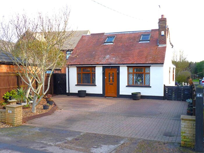 4 Bedroom Detached House For Sale In Avenue Road, Rushden, NN10