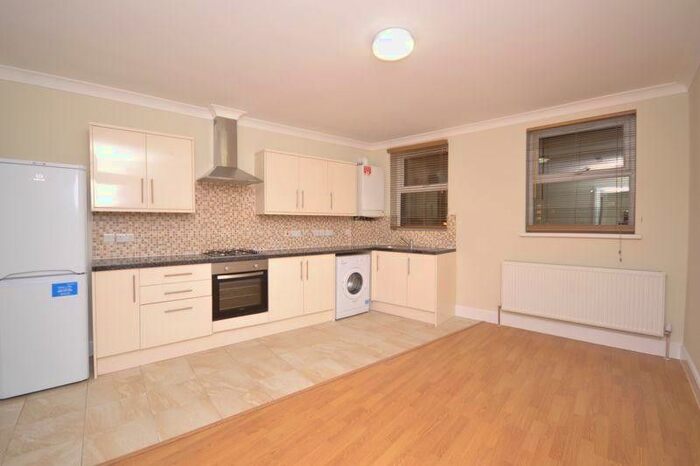 1 Bedroom Flat To Rent In Bethnal Green Road, London, E2