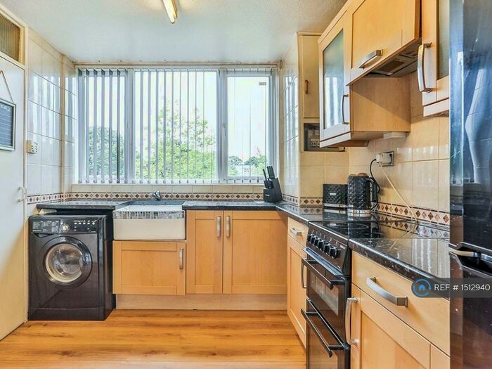 2 Bedroom Maisonette To Rent In Lupton Road, Sheffield, S8