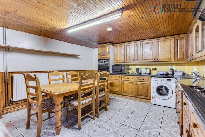 5 Bedroom Terraced House For Sale In Hoxton Street, Bradford, West Yorkshire, BD8