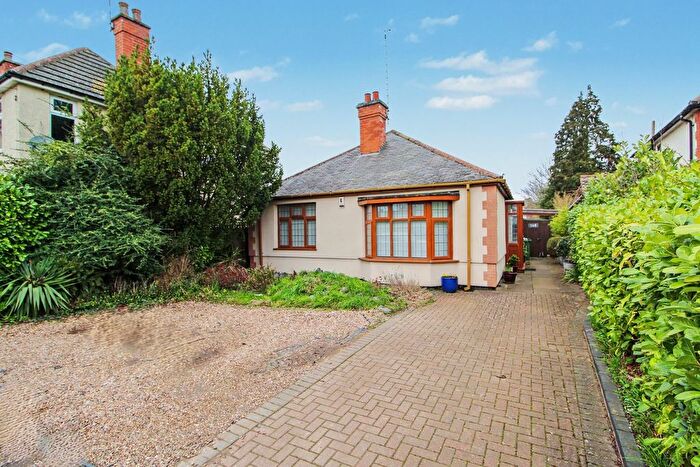 3 Bedroom Detached Bungalow For Sale In Little Glen Road, Glen Parva, Leicester, LE2