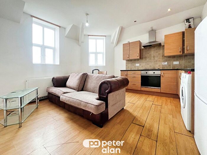 2 Bedroom Flat To Rent In Railway Street, Splott, Cardiff, CF24