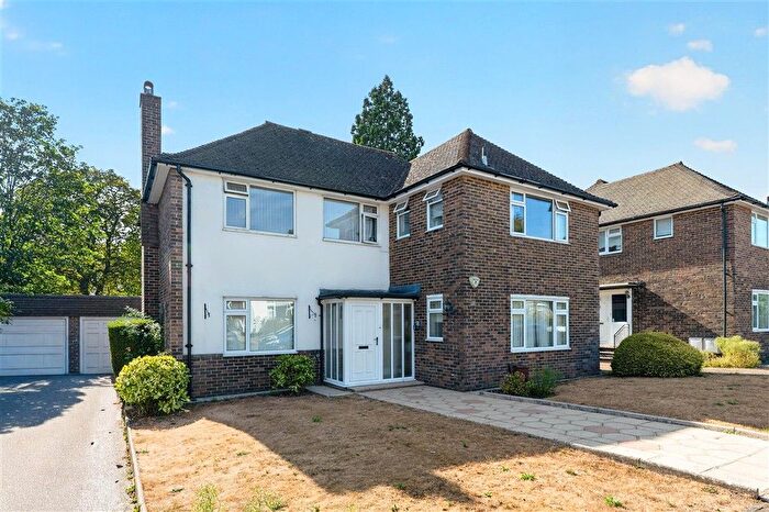 2 Bedroom Maisonette For Sale In Courtlands Crescent, Banstead, Surrey, SM7