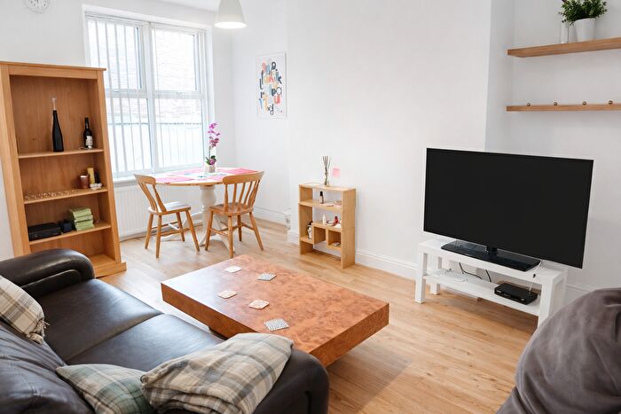 4 Bedroom Terraced House To Rent In Dickenson Road, Manchester, M14