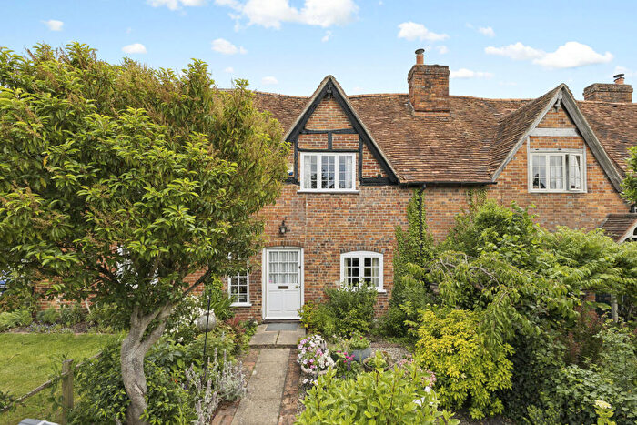2 Bedroom Cottage For Sale In Forge Close, Kintbury, Hungerford, West Berkshire, RG17