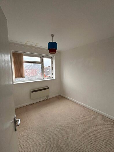 2 Bedroom Flat To Rent In Church Street, Weybridge, Surrey, KT13