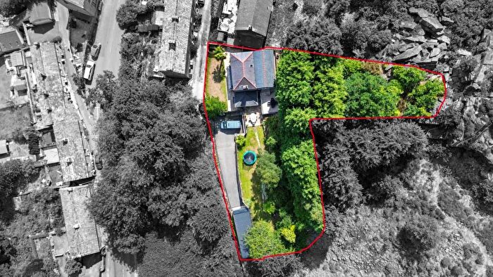 4 Bedroom Detached House For Sale In Back Thornhill Road, Longwood, Huddersfield, West Yorkshire, HD3