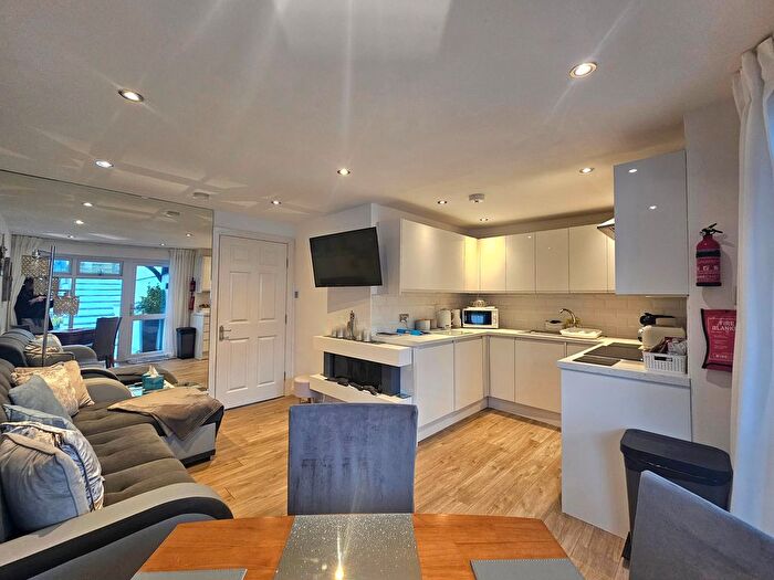 1 Bedroom Flat To Rent In St. Marks Road, Torquay, TQ1