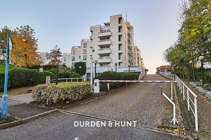 1 Bedroom Apartment For Sale In Barrier Point Road, Royal Docks, E16