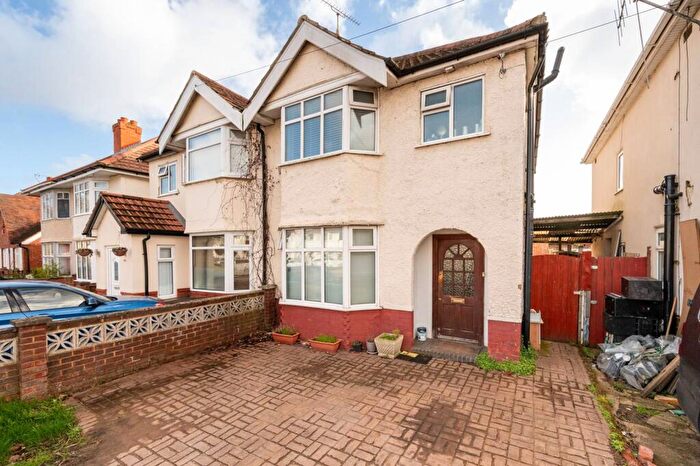 4 Bedroom Semi Detached House For Sale In Vale Road, Windsor, SL4