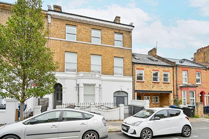 2 Bedroom Flat For Sale In Birkbeck Road, Poet's Corner, London, W3