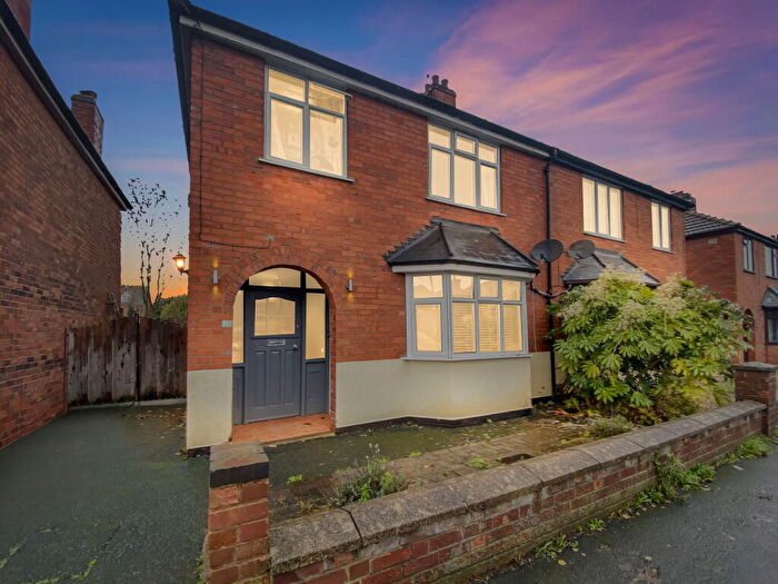 3 Bedroom Semi-Detached House For Sale In Huntingtower Road, Grantham, Lincolnshire, NG31