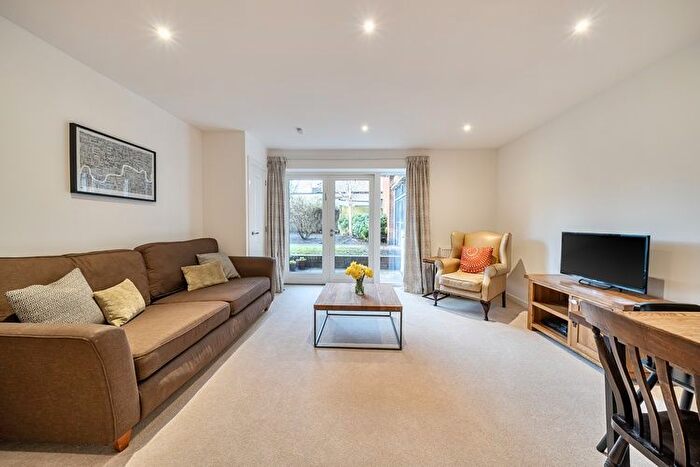 2 Bedroom Flat For Sale In Kingston Road, London, Greater London, SW20