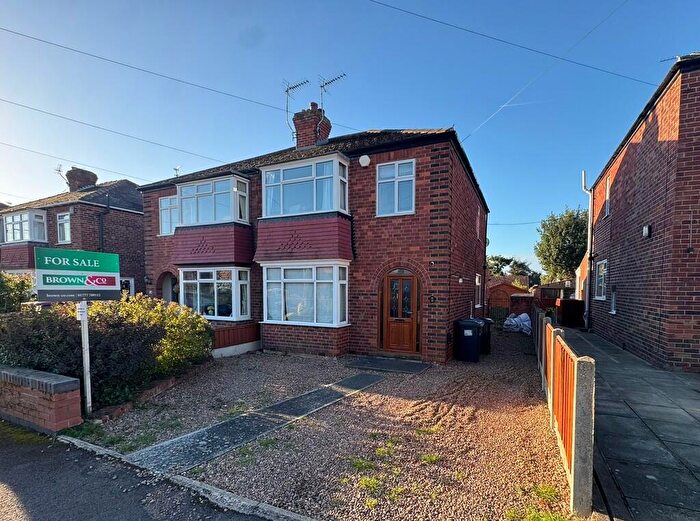 3 Bedroom Semi-Detached House For Sale In Grange Avenue, Bawtry, Doncaster, DN10