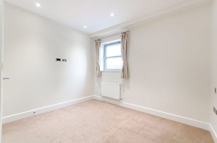 1 Bedroom Flat To Rent In Barnsbury Lane, Tolworth, Surbiton, KT5