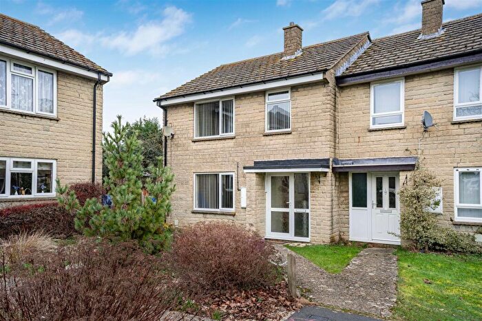 3 Bedroom House For Sale In Orchard Rise, Chesterton, Bicester, OX26