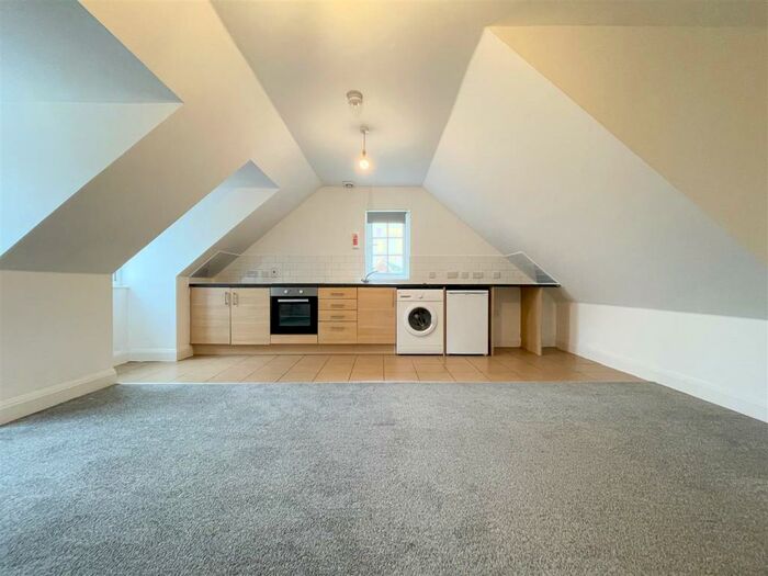 1 Bedroom Flat To Rent In High Street, Aveley, South Ockendon, RM15