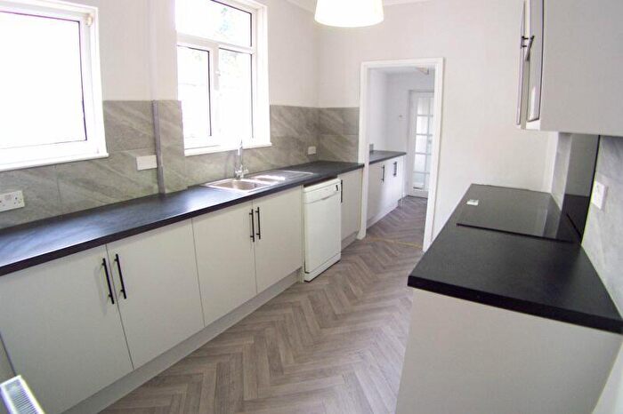 4 Bedroom Semi-Detached House To Rent In Otley Road, Leeds, LS6