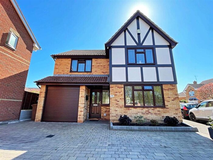 5 Bedroom Detached House For Sale In Anvil Way, Springfield, Chelmsford, CM1