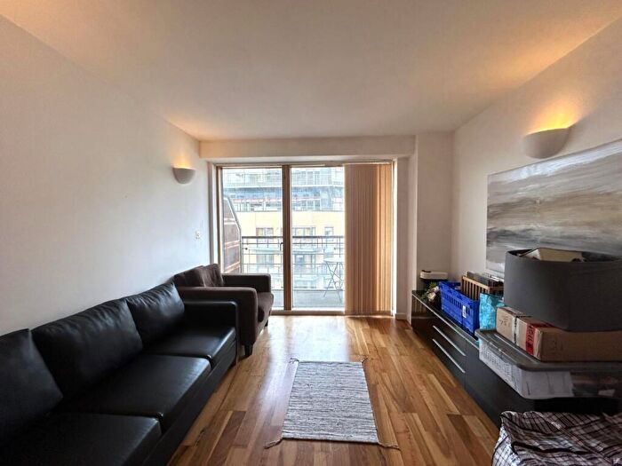 2 Bedroom Flat To Rent In Whitehall Waterfront, Riverside Way, Leeds, LS1