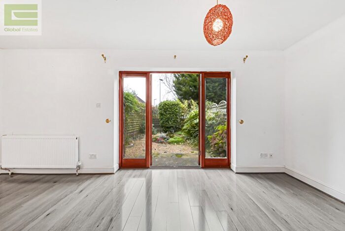 2 Bedroom Mews To Rent In Riverside Mews, Path, London, CR0