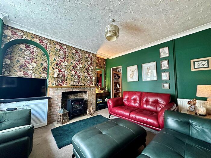 3 Bedroom Semi Detached House For Sale In York Road, Chatteris, PE16