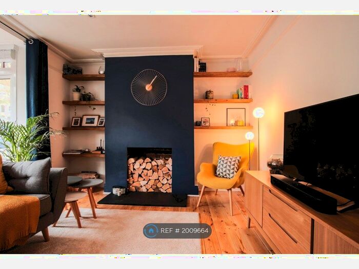 3 Bedroom Semi-Detached House To Rent In Peperharow Road, Godalming, GU7