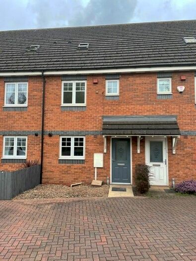 3 Bedroom Town House To Rent In Oberon Grove, Wednesbury, WS10