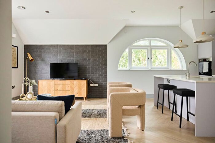 2 Bedroom Flat To Rent In Woodborough Road, London, SW15