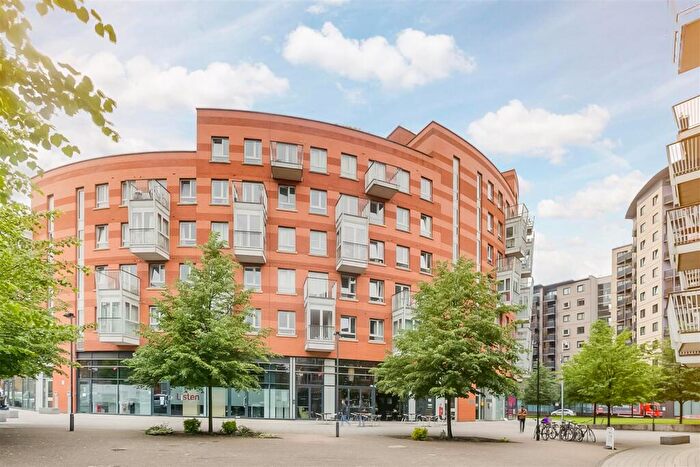 2 Bedroom Flat To Rent In Buckler Court, Eden Grove, London, N7